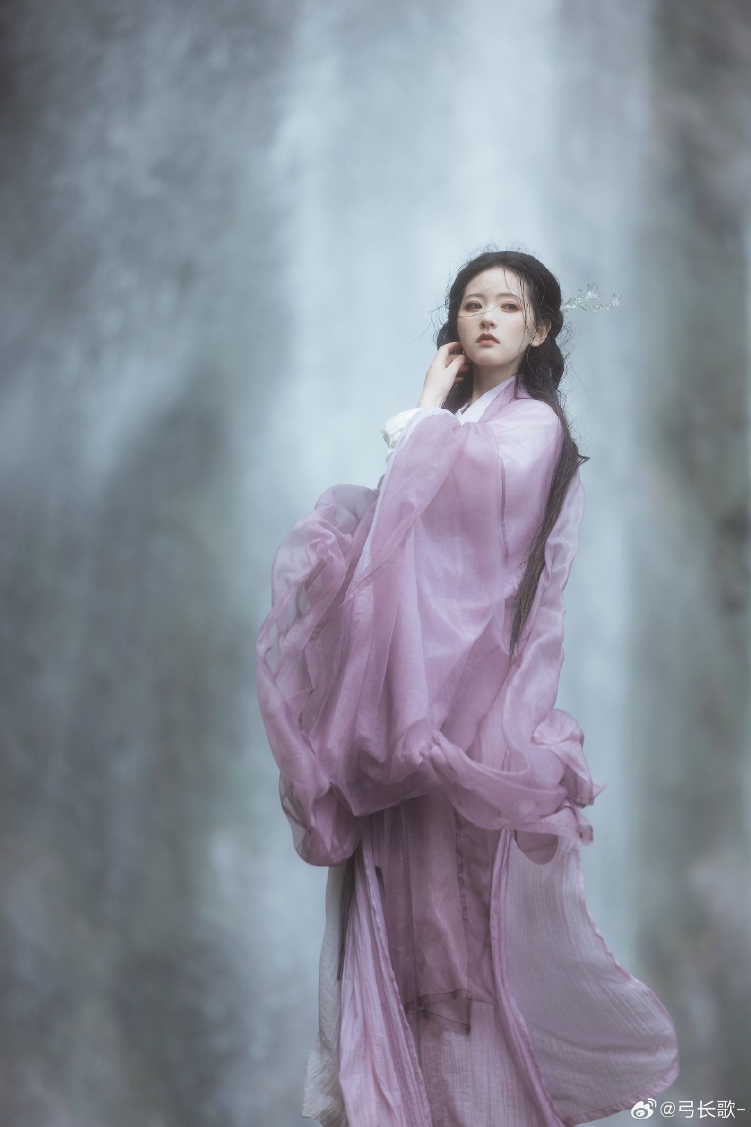 Reinventing Hanfu:The Spring Revival of Traditional Chinese Elegance Reinventing Hanfu:The Spring Revival of Traditional Chinese Elegance