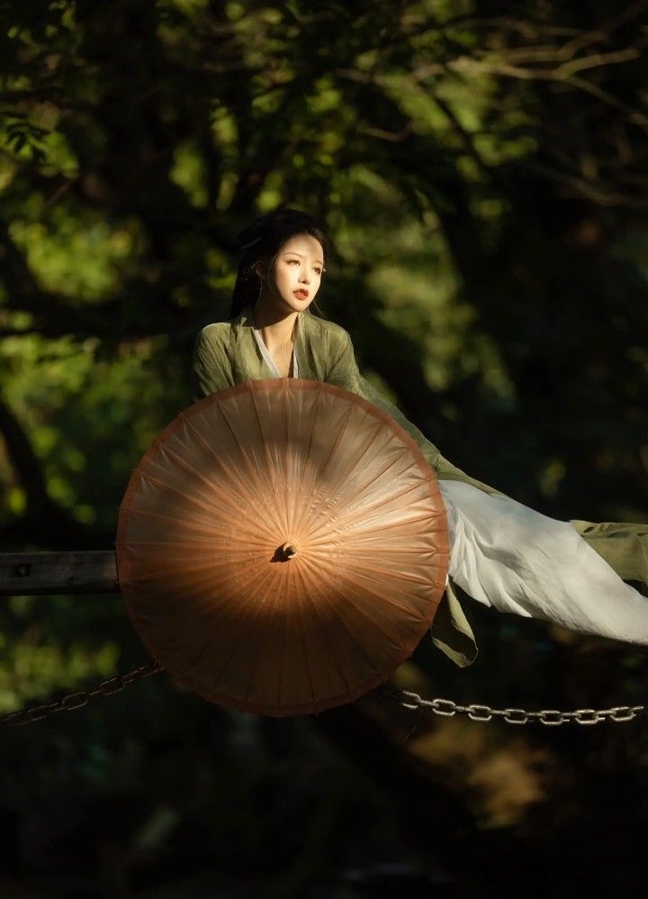 Classical Dance in Hanfu Dance Costumes:A Fairy-like Aesthetic Experience Classical Dance in Hanfu Dance Costumes:A Fairy-like Aesthetic Experience