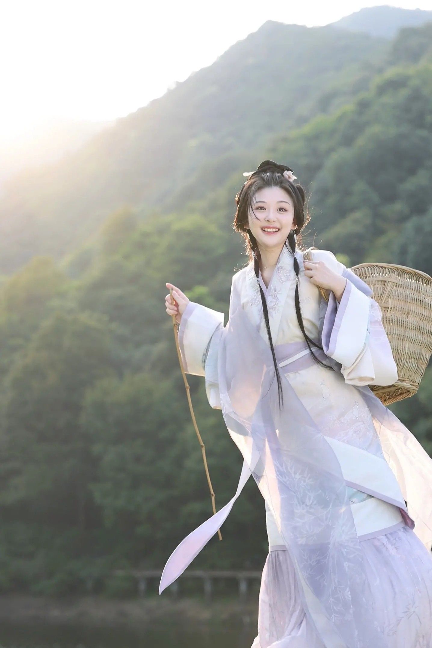 Traditional Dance Costume:The Evolution and Splendor of Cheongsam in Performance Traditional Dance Costume:The Evolution and Splendor of Cheongsam in Performance