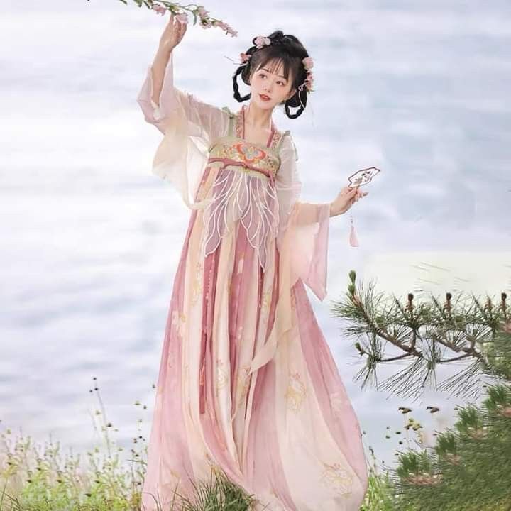 Original Design of Chest-Length Hanfu:Embracing Traditional Elegance in Modern Times Original Design of Chest-Length Hanfu:Embracing Traditional Elegance in Modern Times