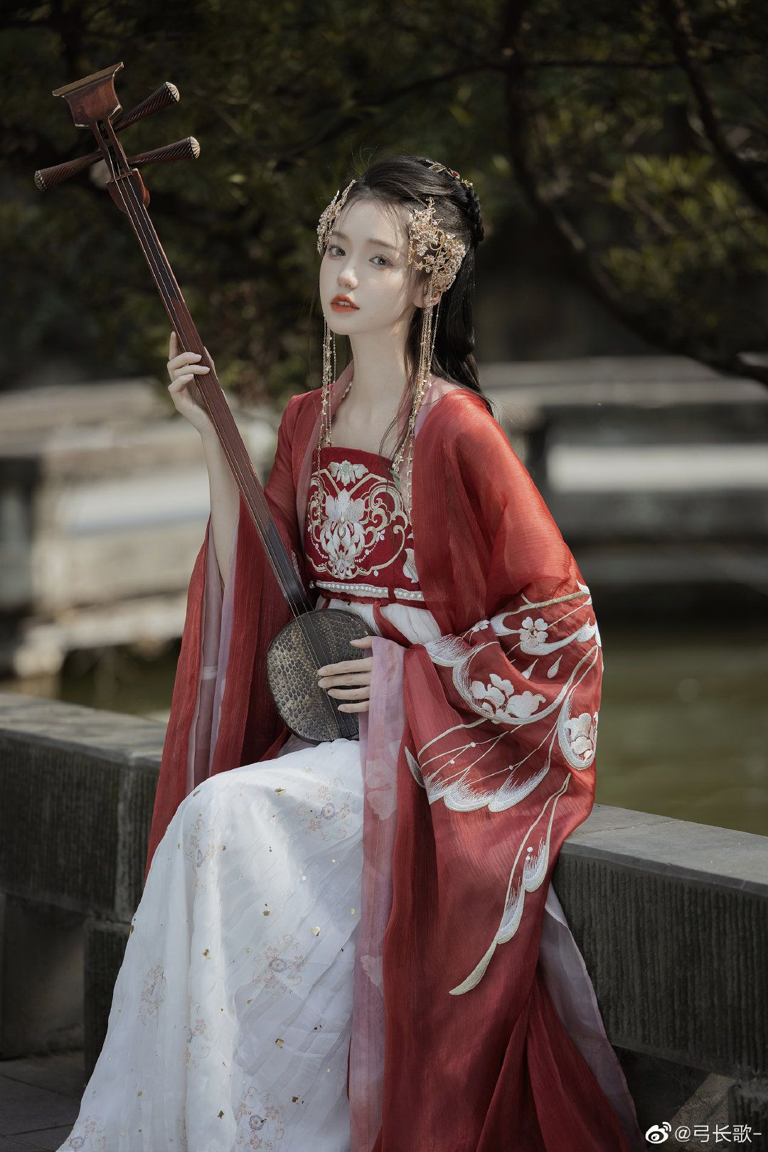 The Charm of Summer Cheongsam Skirts:A Guide to Mid-Length Versions