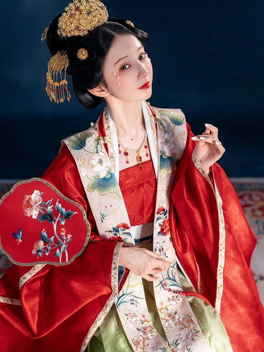 Unisex Elegance in Hanfu:The Rise of Gender-Neutral汉服潮流 Unisex Elegance in Hanfu:The Rise of Gender-Neutral汉服潮流