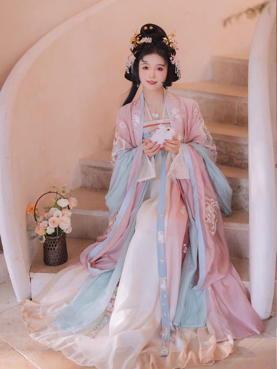 A Chic Cheongsam-Style Qipao Dress with Chiffon Charm A Chic Cheongsam-Style Qipao Dress with Chiffon Charm