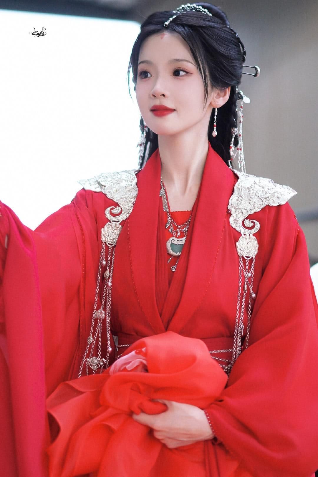 The Elegance of Cheongsams Satin Surface:A Journey into Traditional Chinese Beauty The Elegance of Cheongsams Satin Surface:A Journey into Traditional Chinese Beauty