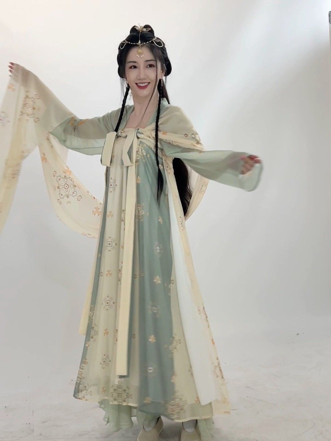 Embracing Tradition:The New 2023 Cheongsam Collection with Exquisite Embroidery Embracing Tradition:The New 2023 Cheongsam Collection with Exquisite Embroidery
