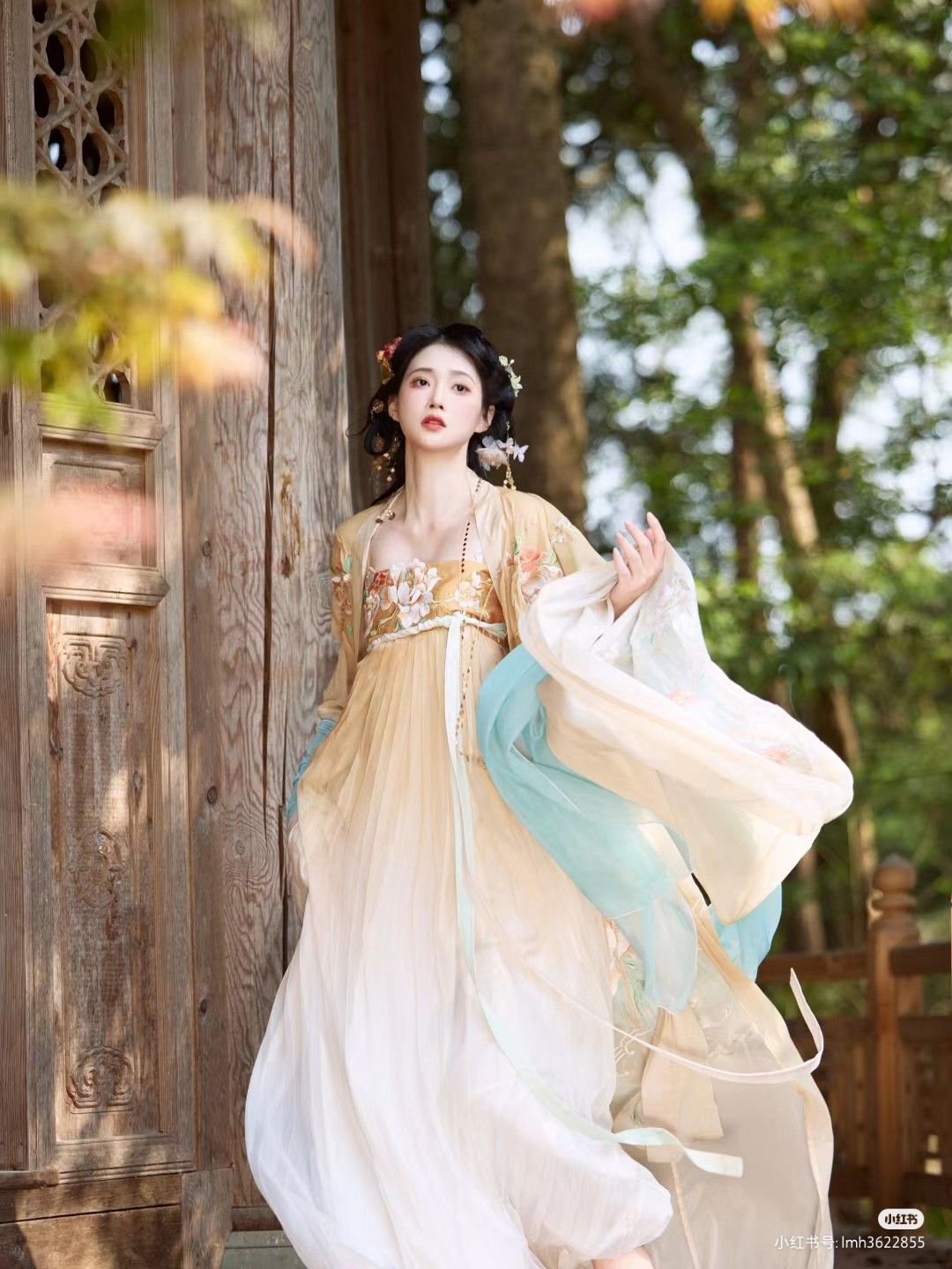 Bamboo-Patterned Cheongsam:A Traditional Beauty in Modern Vogue Bamboo-Patterned Cheongsam:A Traditional Beauty in Modern Vogue