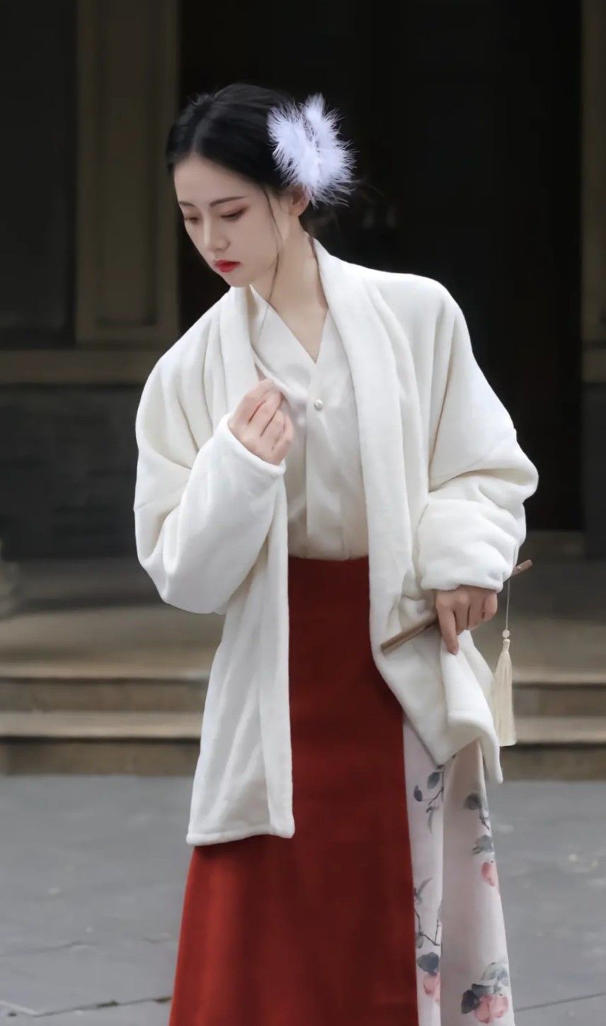 Article Title:Elegant Horseface Skirt Ensemble A Womens Toast-Worthy Attire Article Title:Elegant Horseface Skirt Ensemble A Womens Toast-Worthy Attire