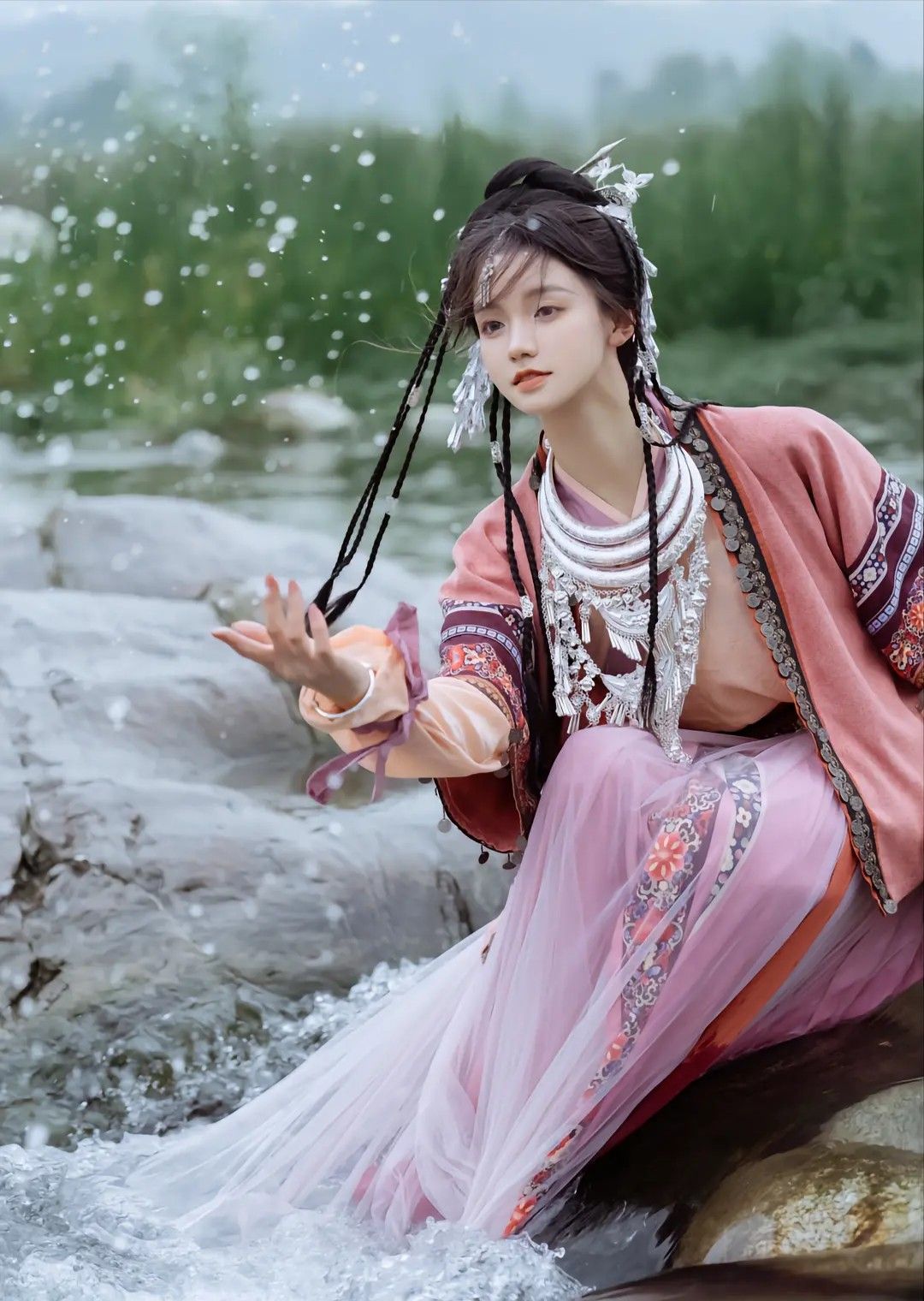 Ethereal Elegance:The Art of Cheongsam Hairpins and Headpieces Ethereal Elegance:The Art of Cheongsam Hairpins and Headpieces