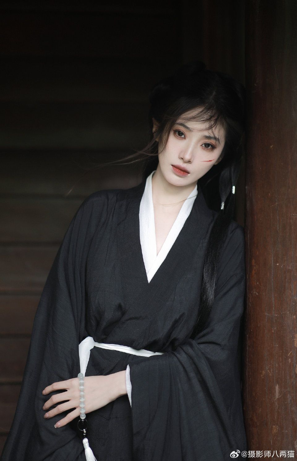 Unveiling the Simple Charm of a Hanfu Woman Unveiling the Simple Charm of a Hanfu Woman