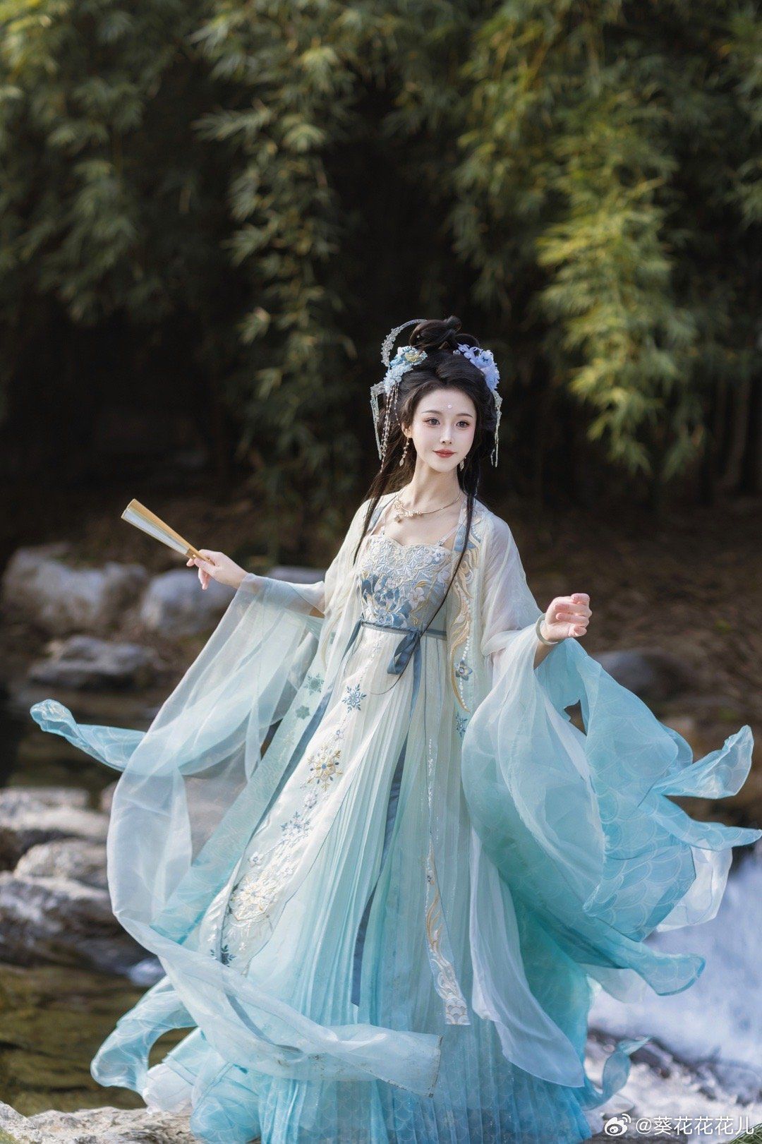 Maternal-Child Harmony in Traditional Fashion:The Rise of Maternal-Daughter Hanfu Cosplay