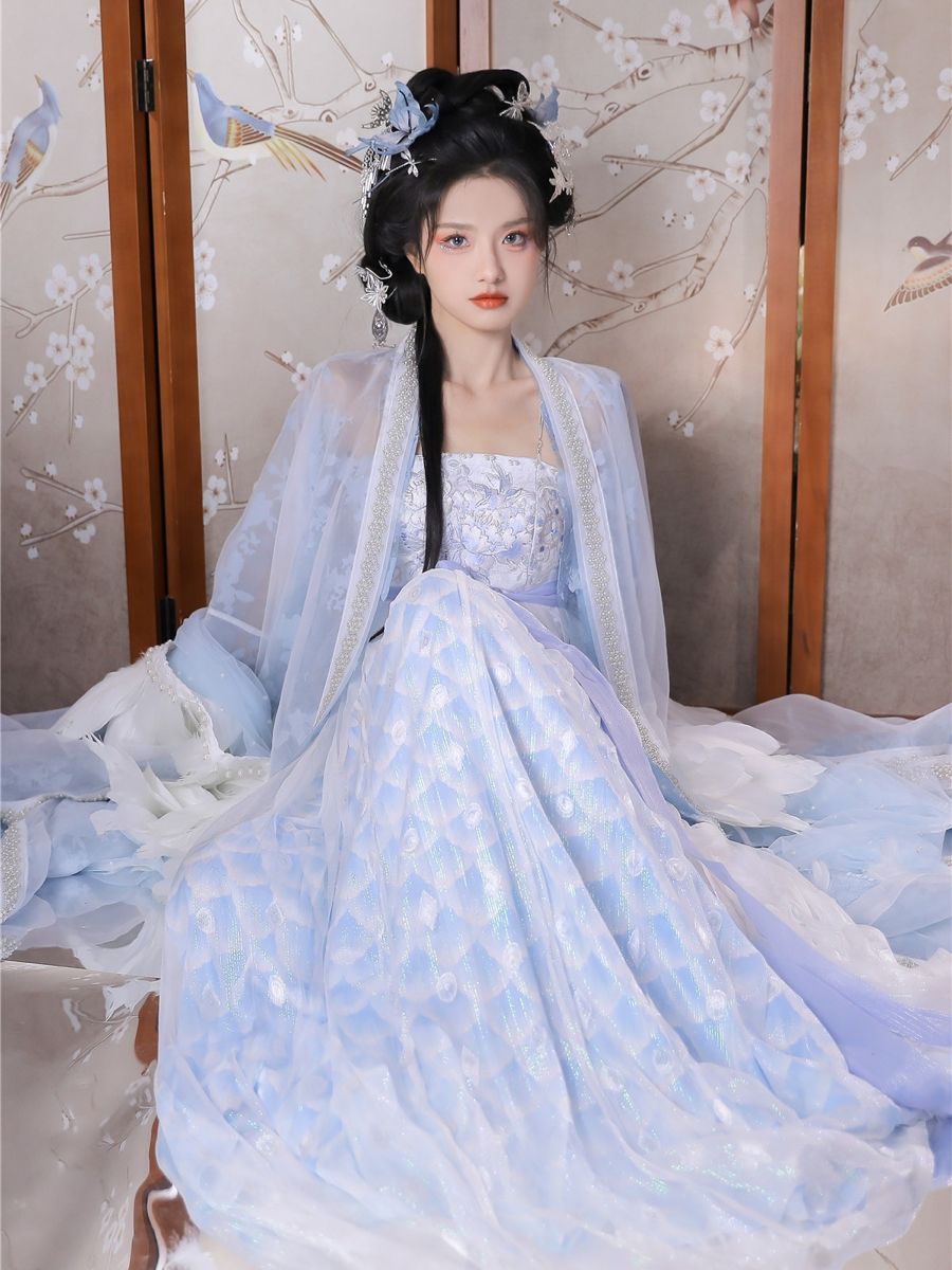 Autumn and Winter Qipao:Embracing Traditional Chinese Fashion in Modern Style Autumn and Winter Qipao:Embracing Traditional Chinese Fashion in Modern Style
