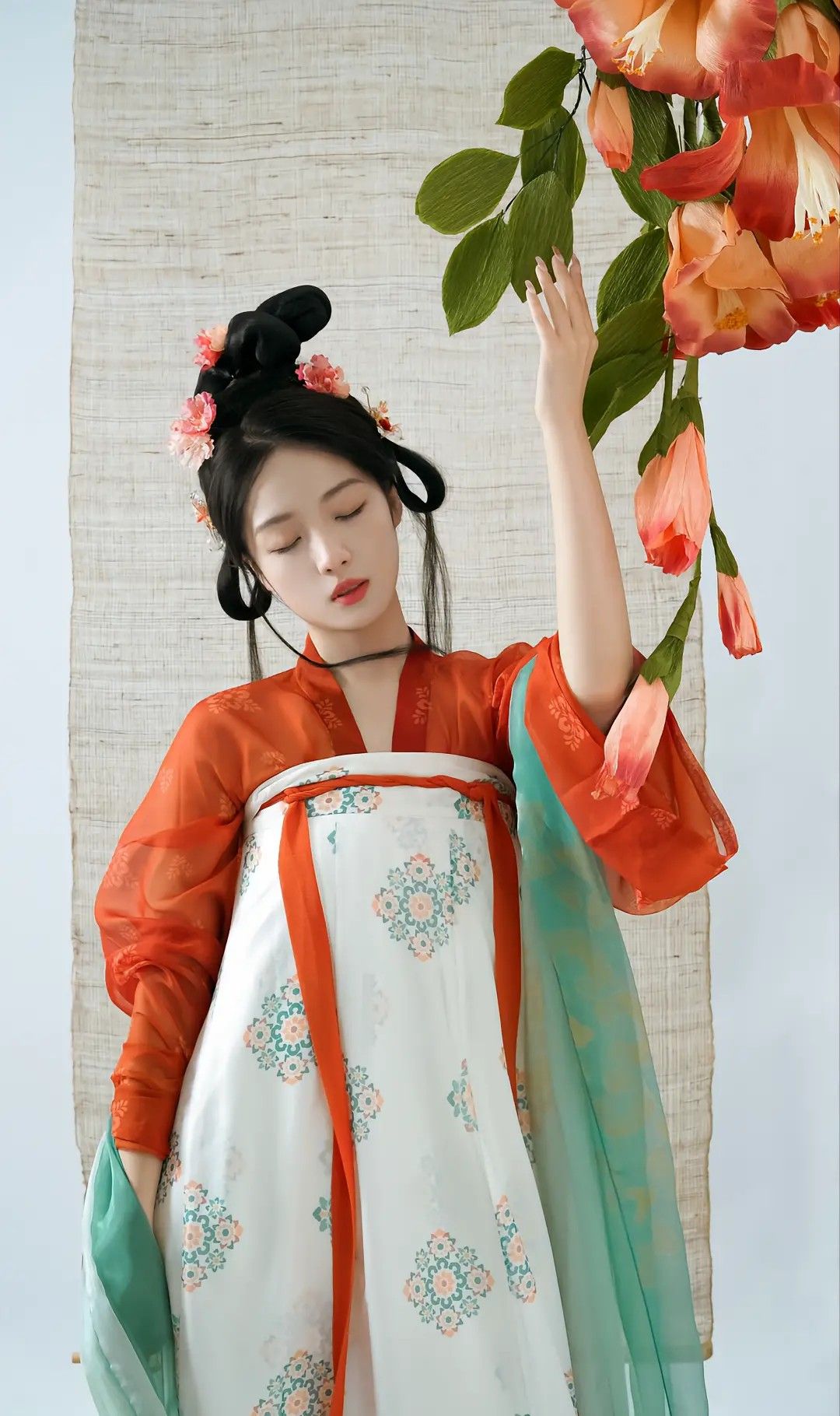 Redesigning Traditional Qipao for Winter:A Thickened Long-Style Makeover Redesigning Traditional Qipao for Winter:A Thickened Long-Style Makeover