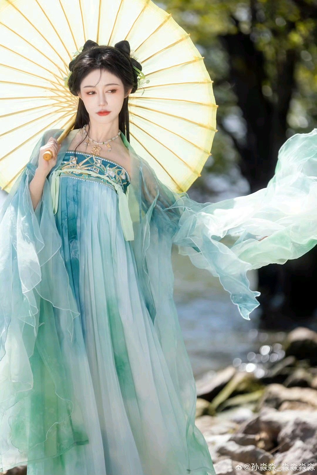 The Revival of Southern Orange-Styled Hanfu:A Journey into Traditional Chinese Elegance The Revival of Southern Orange-Styled Hanfu:A Journey into Traditional Chinese Elegance
