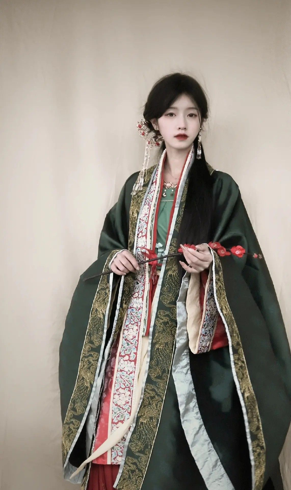 The Evolution of Cheongsam:A Summer Tale of a Qipao Girl The Evolution of Cheongsam:A Summer Tale of a Qipao Girl