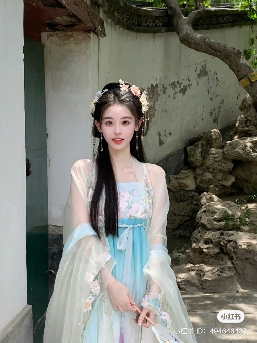 The Splendor of Xiangyunsha Horseface Skirt Ensemble The Splendor of Xiangyunsha Horseface Skirt Ensemble