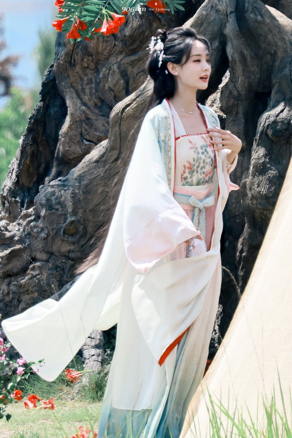 Embracing Modernity in a Cheongsam:The Evolution of Chinese Fashion in Summer Embracing Modernity in a Cheongsam:The Evolution of Chinese Fashion in Summer