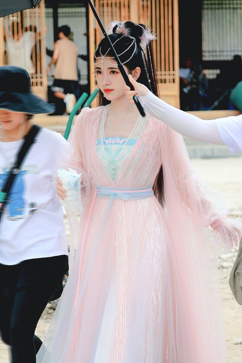 Golden Engagement Qipao:A Tale of Splendor and Tradition Golden Engagement Qipao:A Tale of Splendor and Tradition