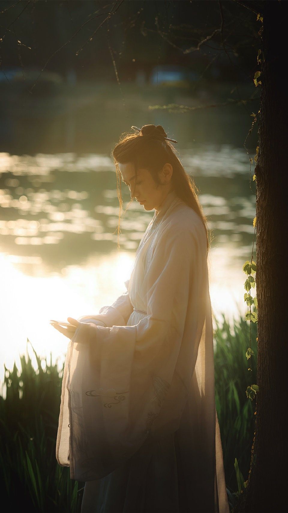 Embracing the Iconic Cheongsam:A Guide for Petite and Short-Stature Women Embracing the Iconic Cheongsam:A Guide for Petite and Short-Stature Women