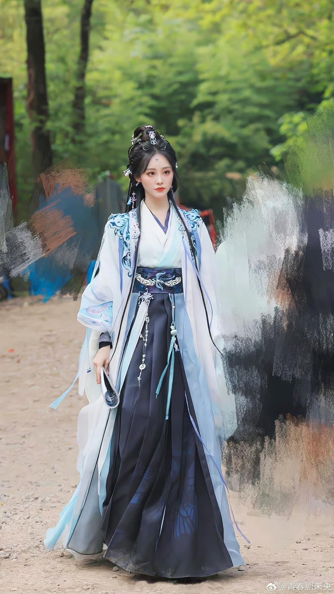Flower Festival Chronicle:The Authentic Journey of Hanfu Fashion Flower Festival Chronicle:The Authentic Journey of Hanfu Fashion