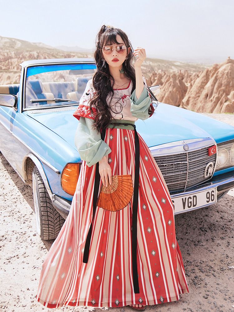 The Enchanting Beauty of Daji in Traditional Hanfu and the Cold Palace of the Moon Goddess The Enchanting Beauty of Daji in Traditional Hanfu and the Cold Palace of the Moon Goddess