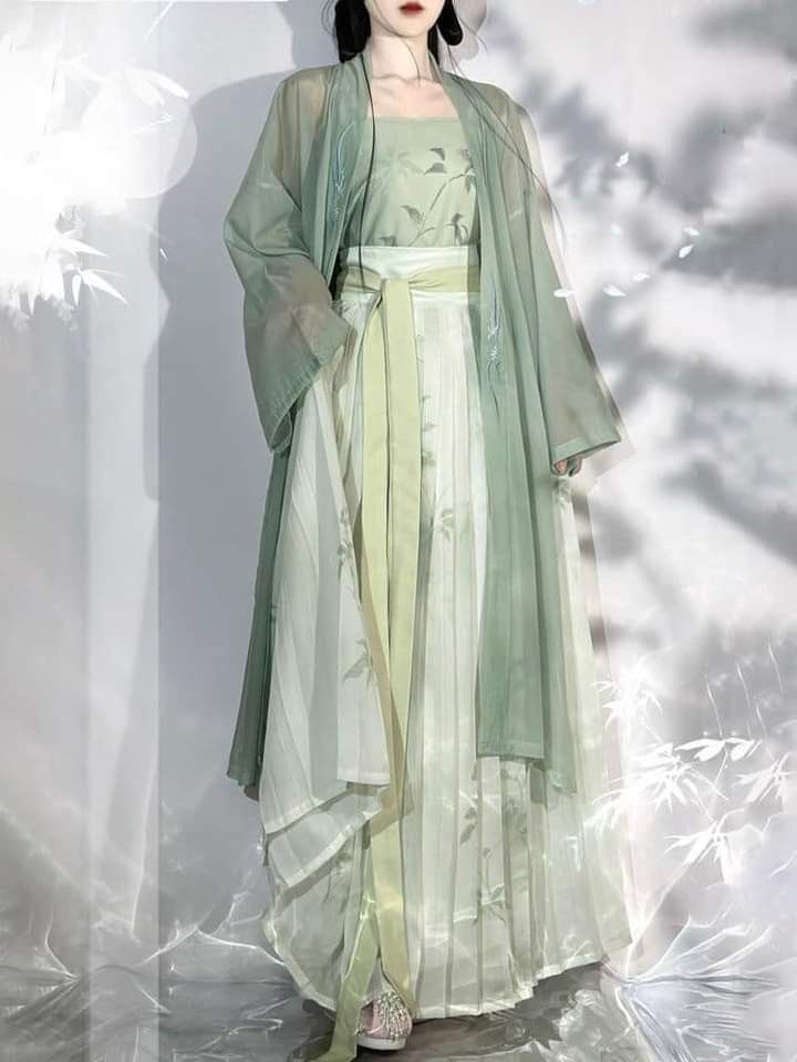 Summer Hanfu:The Elegance of Skirted Robes for Modern Women Summer Hanfu:The Elegance of Skirted Robes for Modern Women