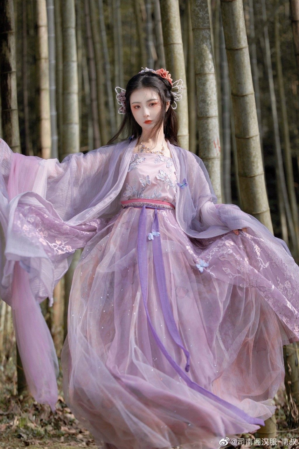 Chang Meirens Retro-Artistic Cheongsam:A Glimpse into the Beauty of Traditional Chinese Culture