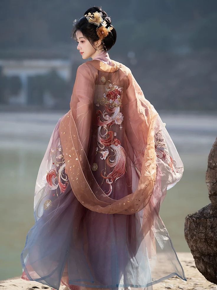 The Splendor of Hanfu Crowns:A Journey into Traditional Chinese Headdress The Splendor of Hanfu Crowns:A Journey into Traditional Chinese Headdress