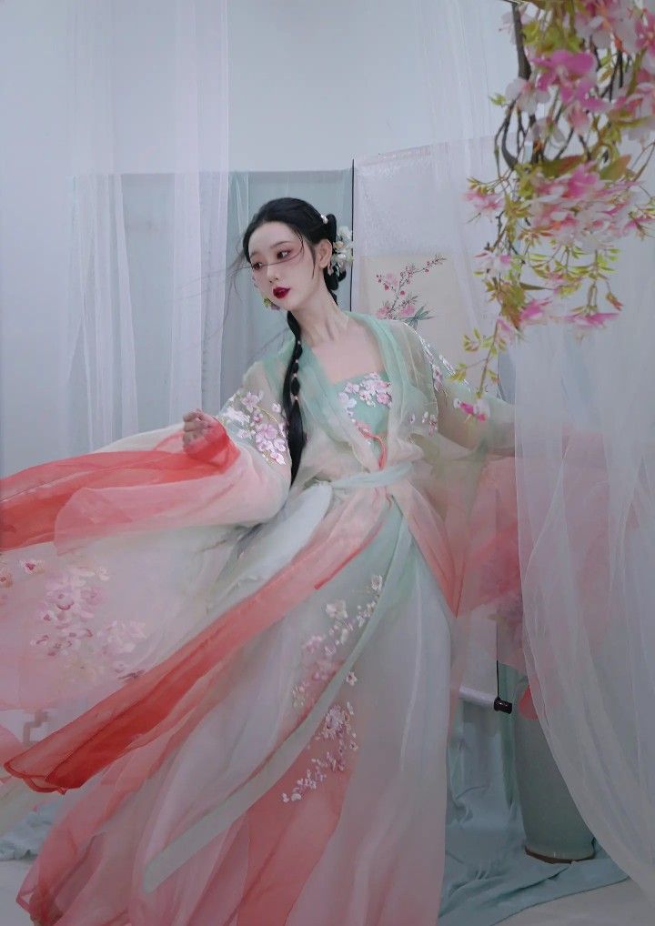 Elite Summer Cheongsam Collection:Embracing Traditional Elegance with Modern Luxury Elite Summer Cheongsam Collection:Embracing Traditional Elegance with Modern Luxury