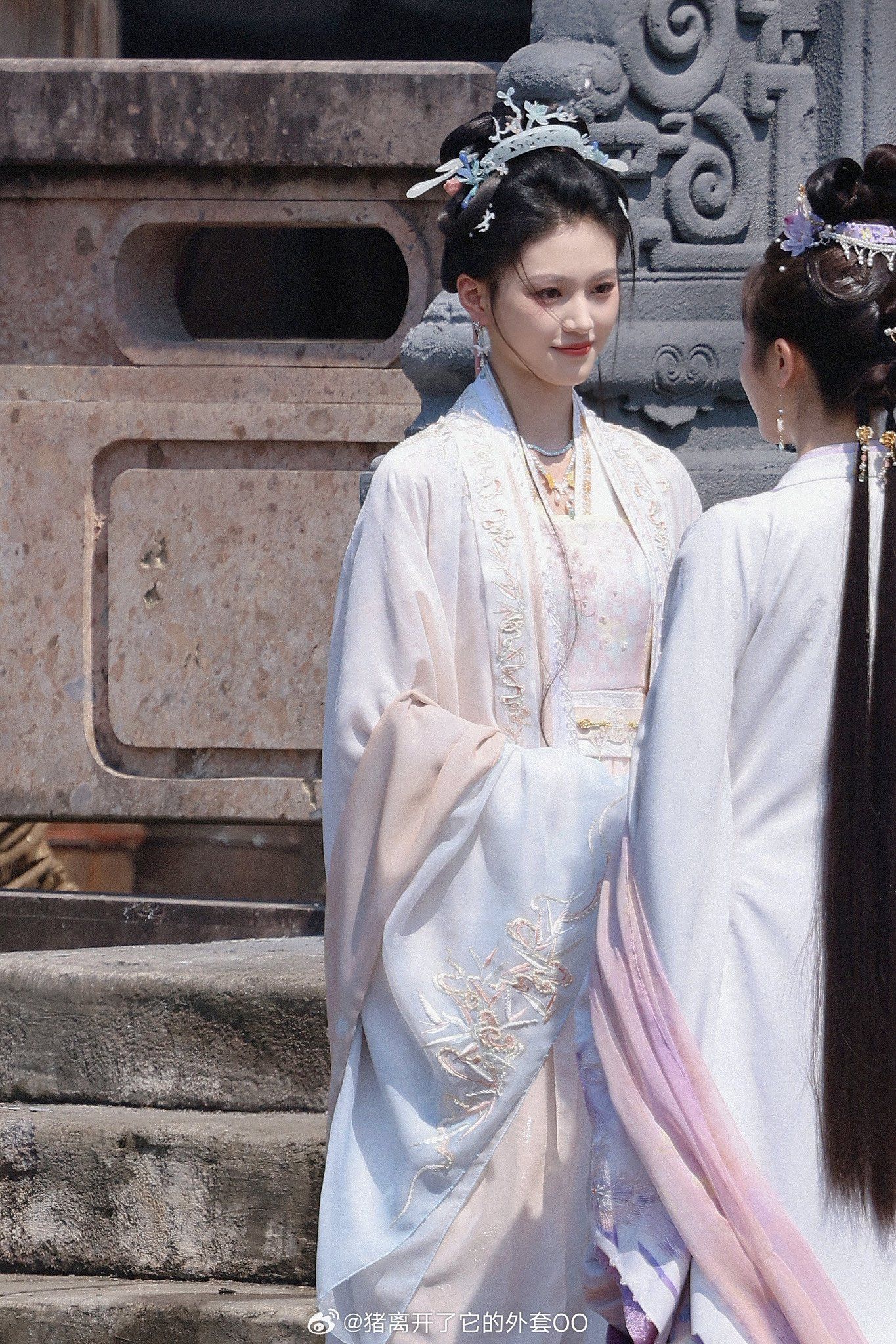 Traditional Tang-Style Chinese Womens Fashion for Autumn-Winter Traditional Tang-Style Chinese Womens Fashion for Autumn-Winter