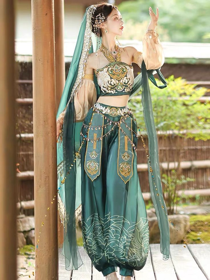 Daily Wear of Modern Chinese Traditional Hanfu:A Blend of Fashion and Heritage Daily Wear of Modern Chinese Traditional Hanfu:A Blend of Fashion and Heritage
