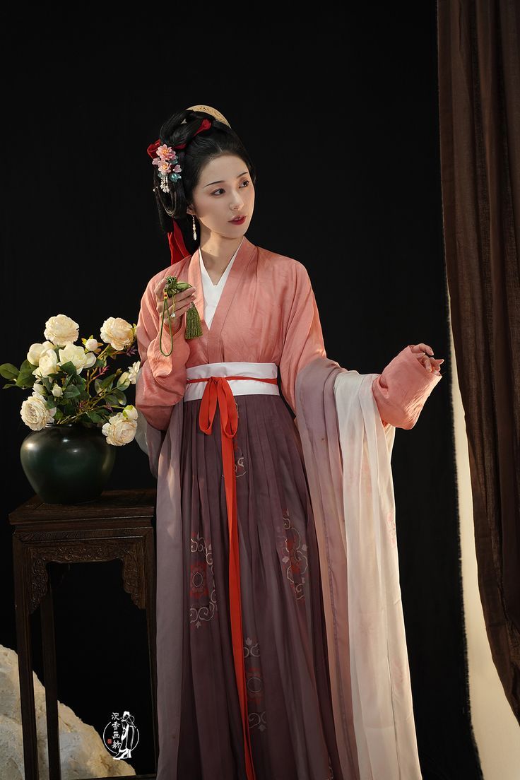 Reimagining Traditional Chinese Style Prints:Modern Qipao for the Youth