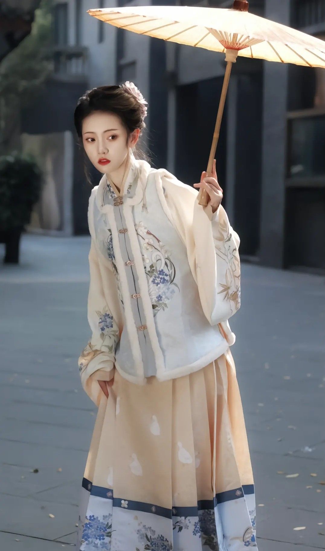 A Guide to Styling a Shawl with a Pink Cheongsam A Guide to Styling a Shawl with a Pink Cheongsam