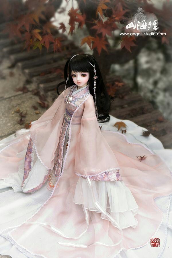The Enigma of Tao Yumeis Cheongsam Elegance The Enigma of Tao Yumeis Cheongsam Elegance