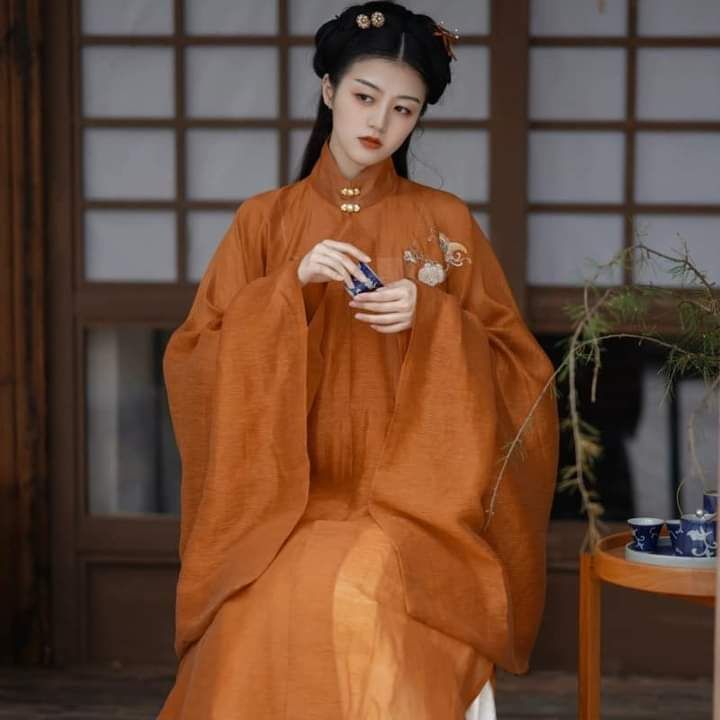 A Girls Hanfu Headdress Set:A Glimpse into Traditional Chinese Beauty A Girls Hanfu Headdress Set:A Glimpse into Traditional Chinese Beauty