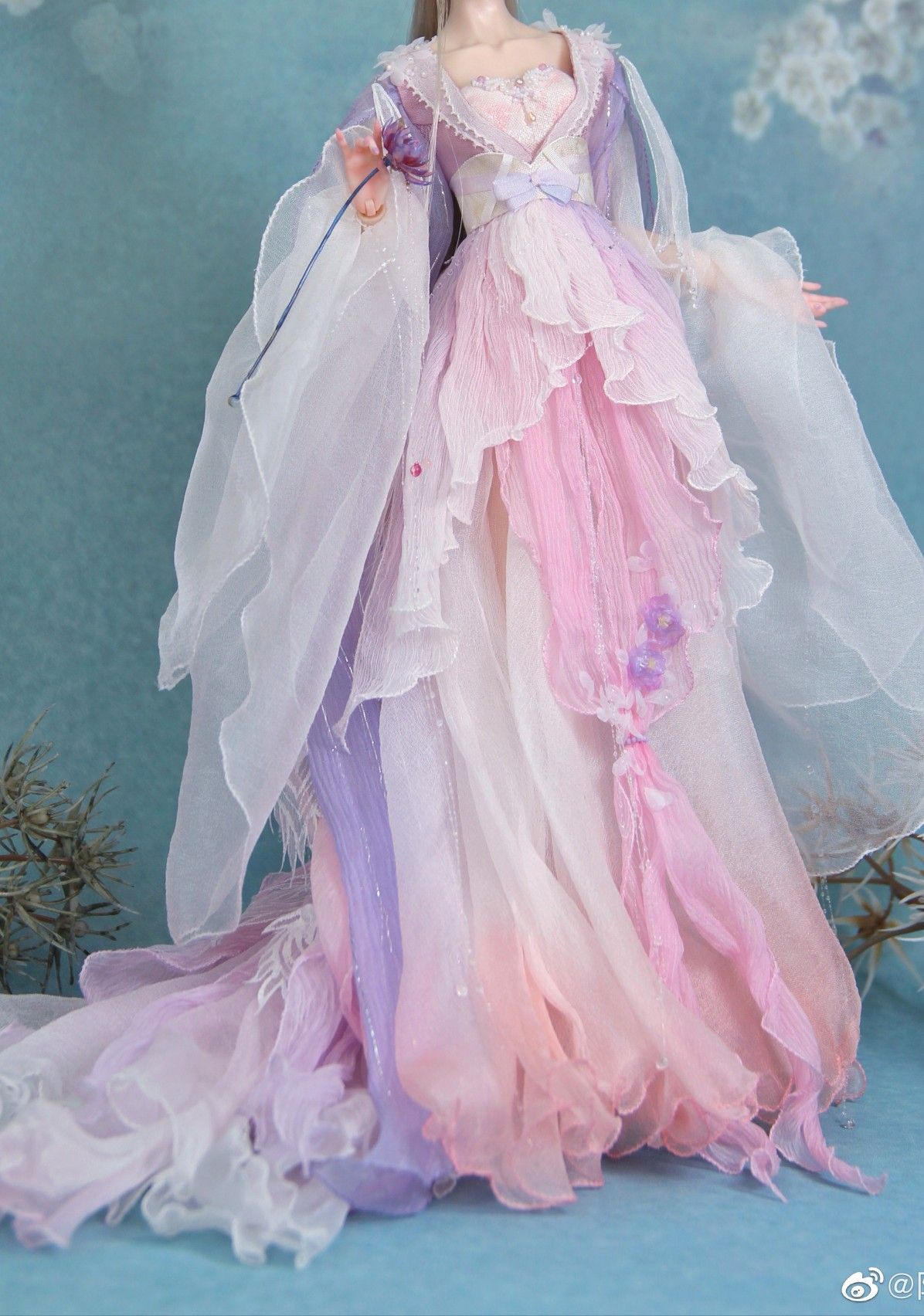 The Splendid Cloud-Shoulder Hanfu:Exploring the Fashion of 12-to 15-Year-Olds