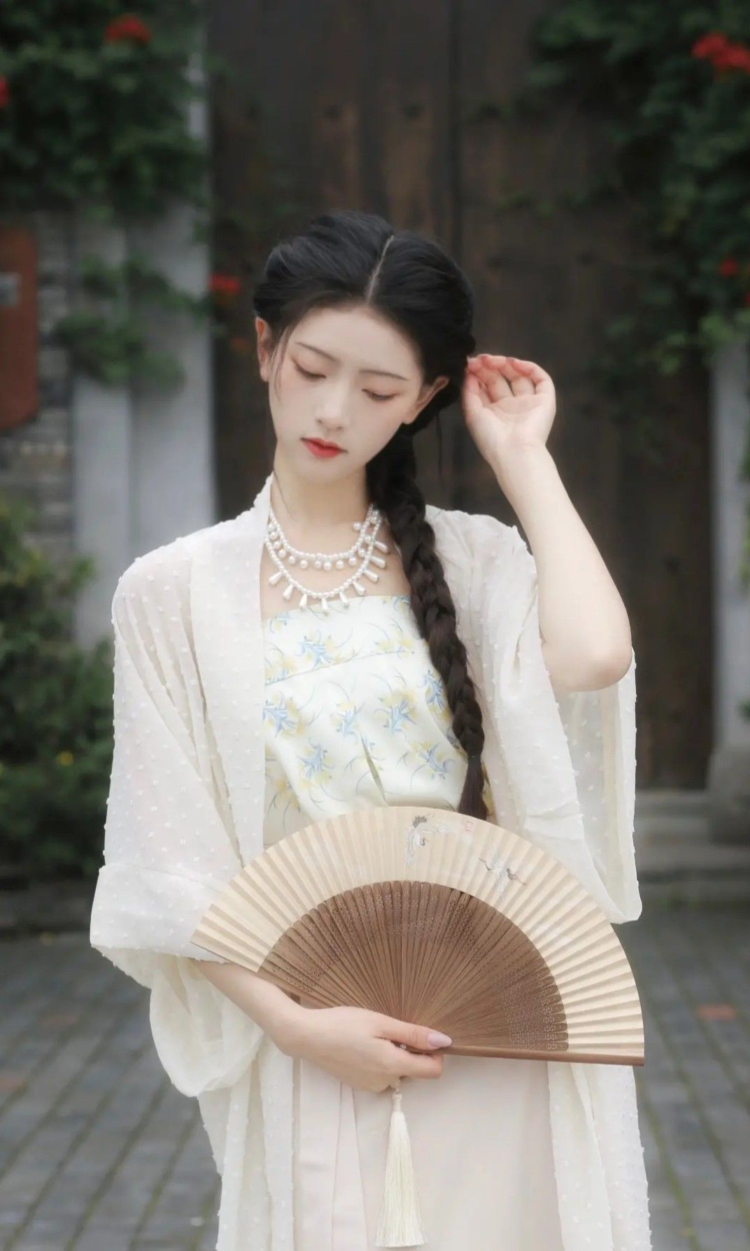 Renting Tang-Style Hanfu:A Journey into Traditional Chinese Elegance