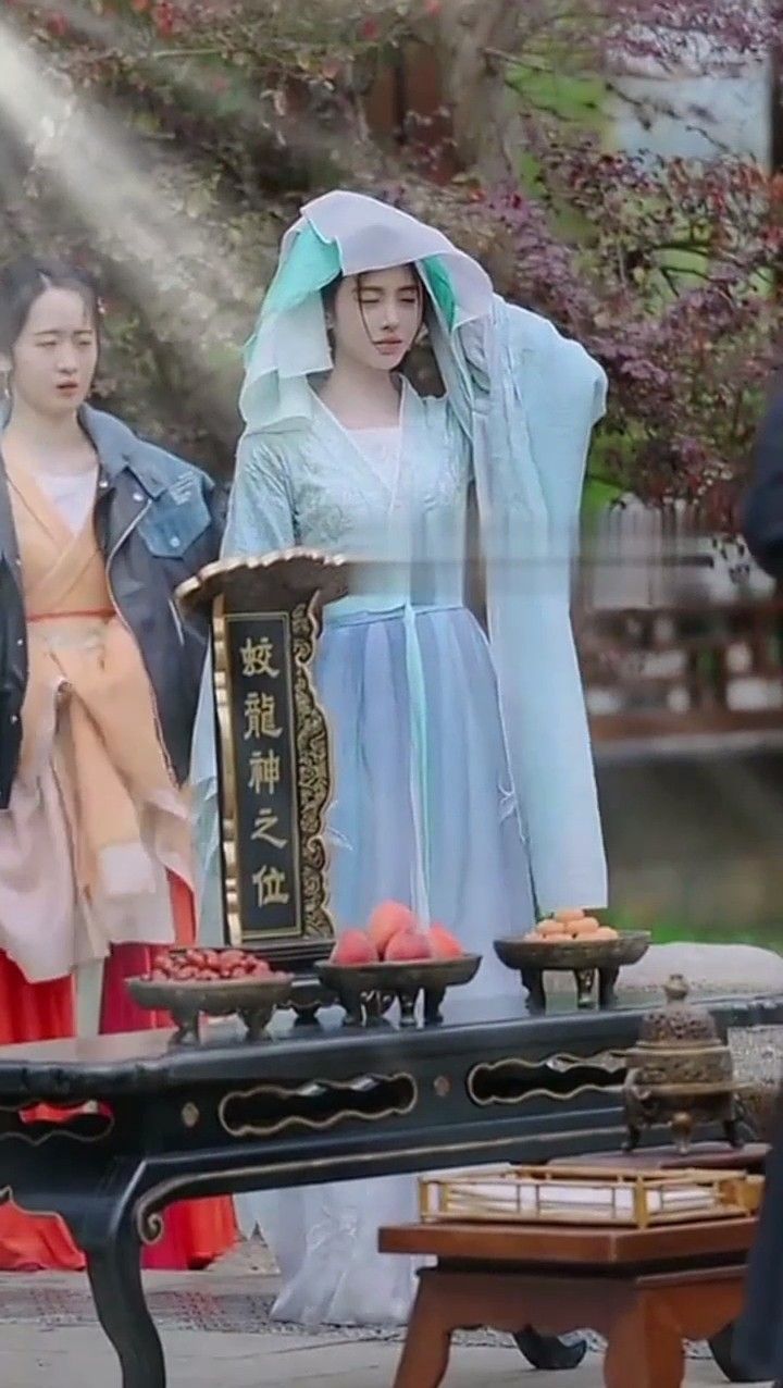 Drunken Beautys Original Hanfu:The Essence of Traditional Chinese Fashion Drunken Beautys Original Hanfu:The Essence of Traditional Chinese Fashion