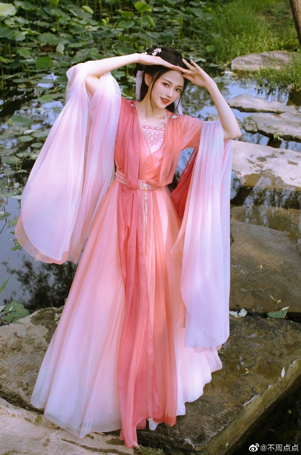 Hanfu Shoes in Summer:A 12-Year-Olds Perspective on Traditional Chinese Footwear Hanfu Shoes in Summer:A 12-Year-Olds Perspective on Traditional Chinese Footwear
