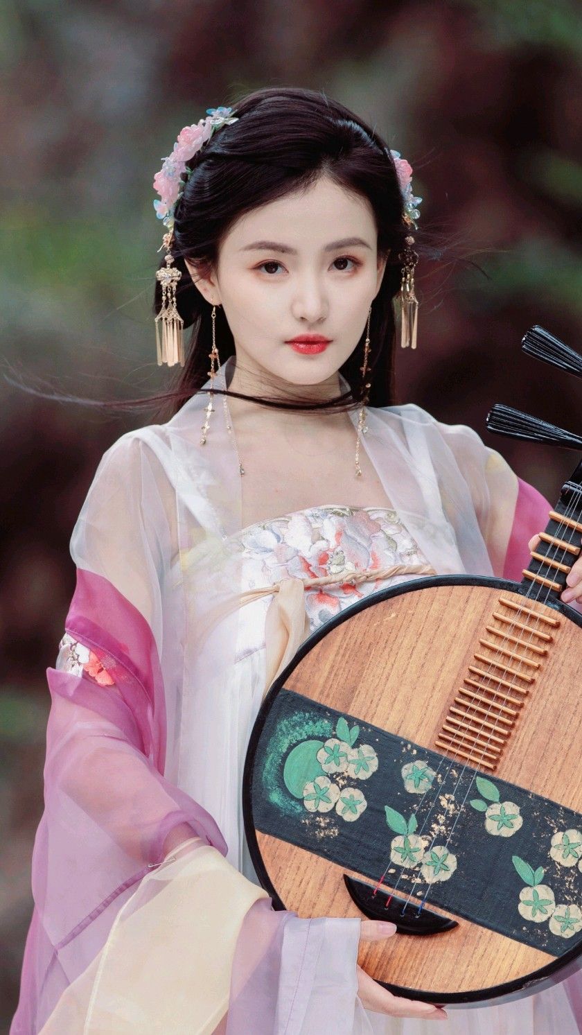 Ancient Hairdos and Headdresses:Exploring the World of Gorgeous Grooming for Traditional Costumes Ancient Hairdos and Headdresses:Exploring the World of Gorgeous Grooming for Traditional Costumes