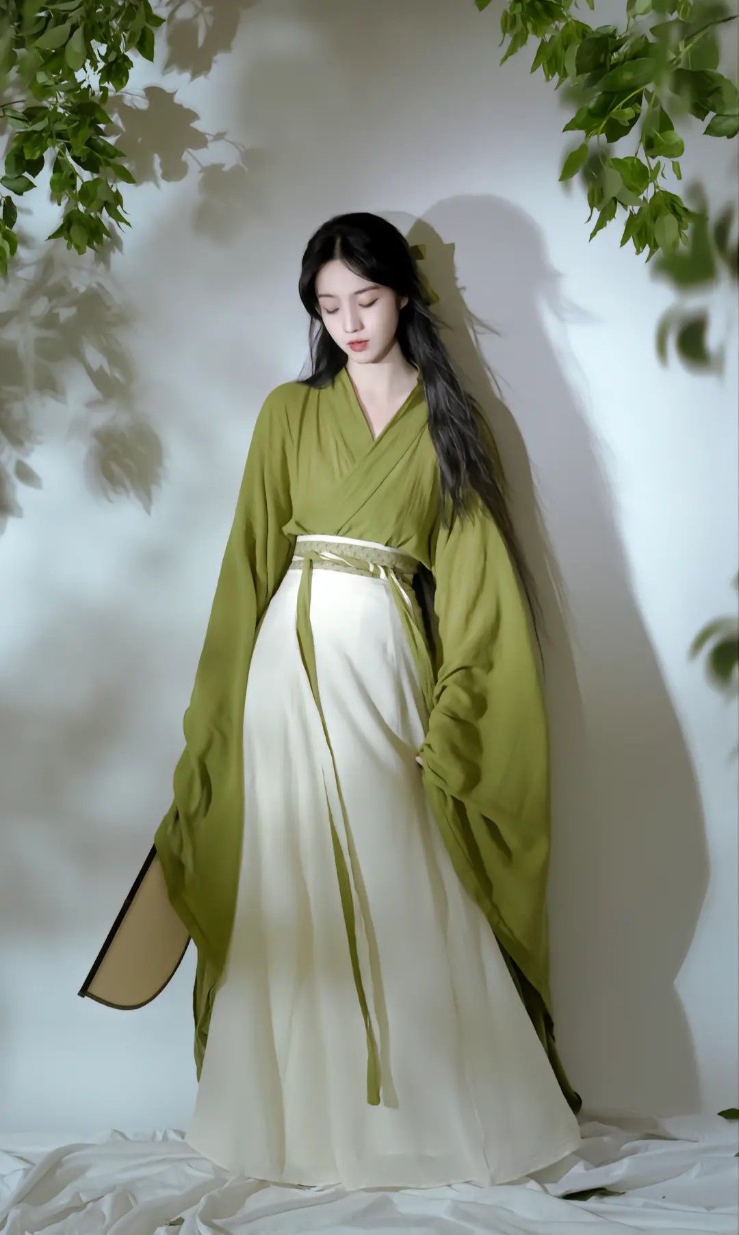 The Rise of Hanfu Fashion:The Enchanting Charm of Ancient Costume Women in Vibrant Red The Rise of Hanfu Fashion:The Enchanting Charm of Ancient Costume Women in Vibrant Red