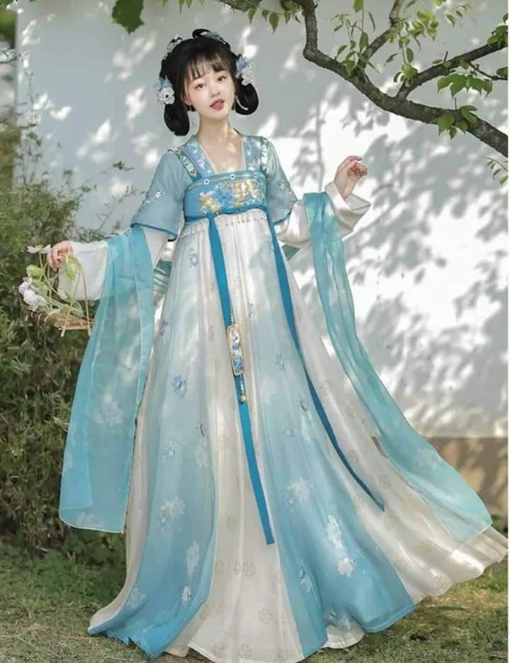 A Fairy-like Girl in Ancient Hanfu Fashion:The Enchantment of Pink A Fairy-like Girl in Ancient Hanfu Fashion:The Enchantment of Pink