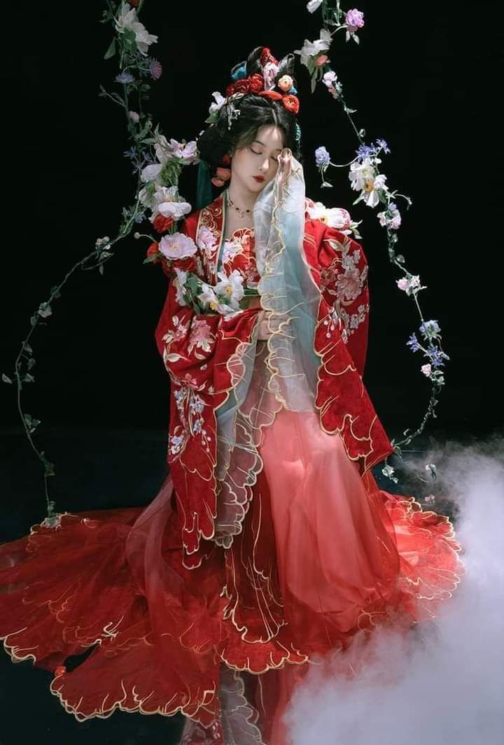The Splendor of Hanfu in the Jin and Wei Dynasties:A Closer Look at the Qiyao Style The Splendor of Hanfu in the Jin and Wei Dynasties:A Closer Look at the Qiyao Style