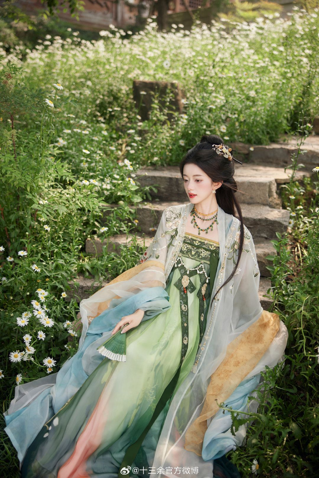 小个子与素衣汉服,探索传统服饰的别样风采 小个子与素衣汉服,探索传统服饰的别样风采