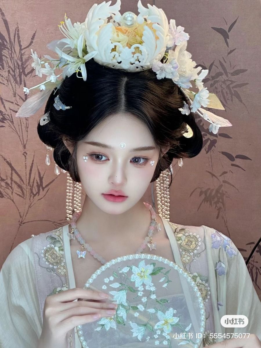 Ancient Elegance:The Revival of Hanfu Costumes in the Fashion of a 12-Year-Old Girls Long Dress Ancient Elegance:The Revival of Hanfu Costumes in the Fashion of a 12-Year-Old Girls Long Dress