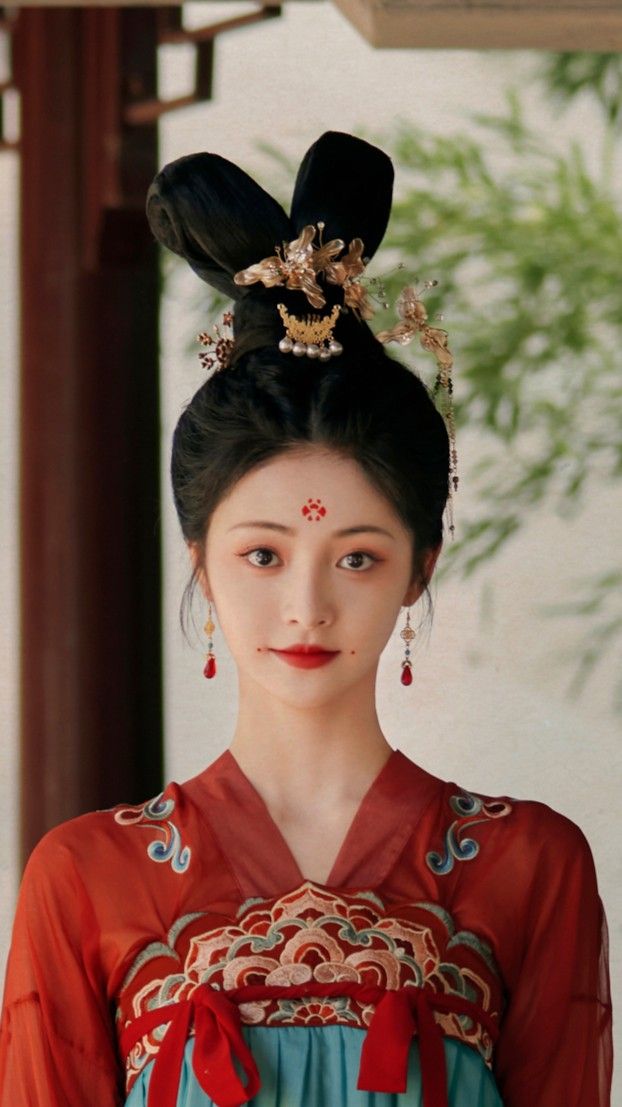 A Ten-Year-Old Girls Journey into Ancient Costume A Ten-Year-Old Girls Journey into Ancient Costume