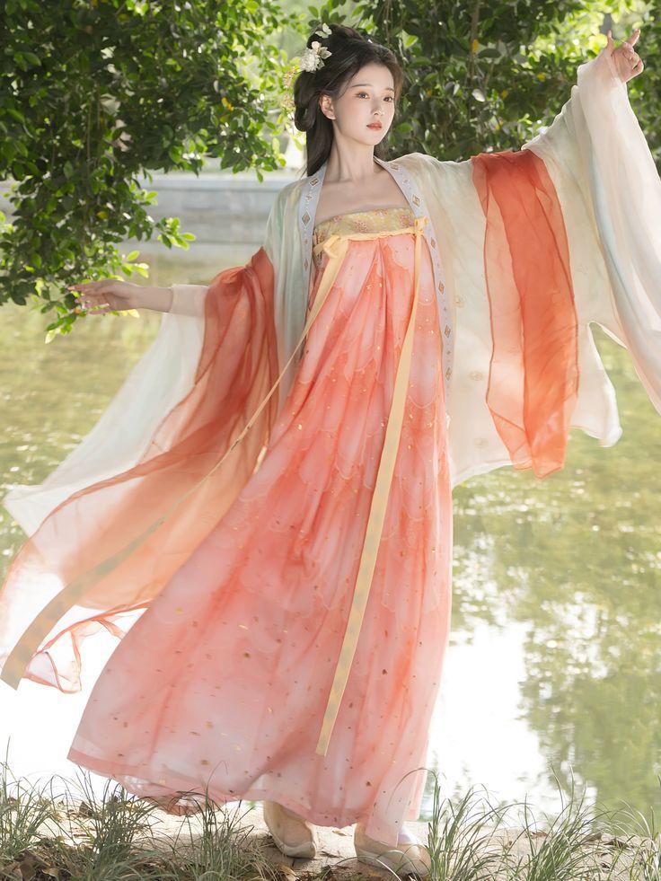Chinese Classical Dance and the Cheongsam in Silk Velvet:A Cultural Journey Chinese Classical Dance and the Cheongsam in Silk Velvet:A Cultural Journey