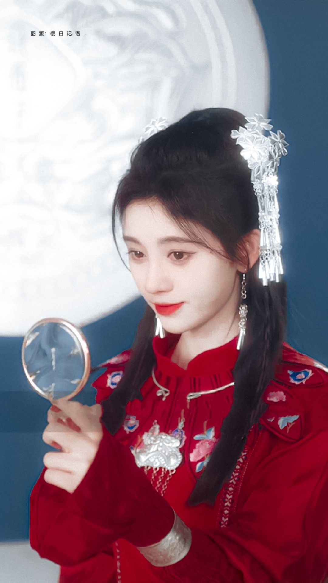 The Splendor of Hanfu Hair Accessories:The Story of Hair Combs and Crowns The Splendor of Hanfu Hair Accessories:The Story of Hair Combs and Crowns