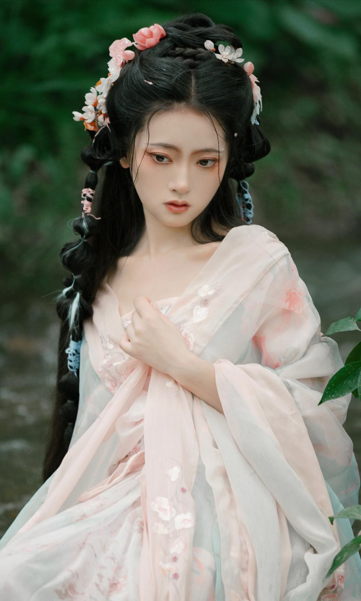 Small-Statured Beauty in Qipao:Autumn and Winter Engagement Ceremony Small-Statured Beauty in Qipao:Autumn and Winter Engagement Ceremony