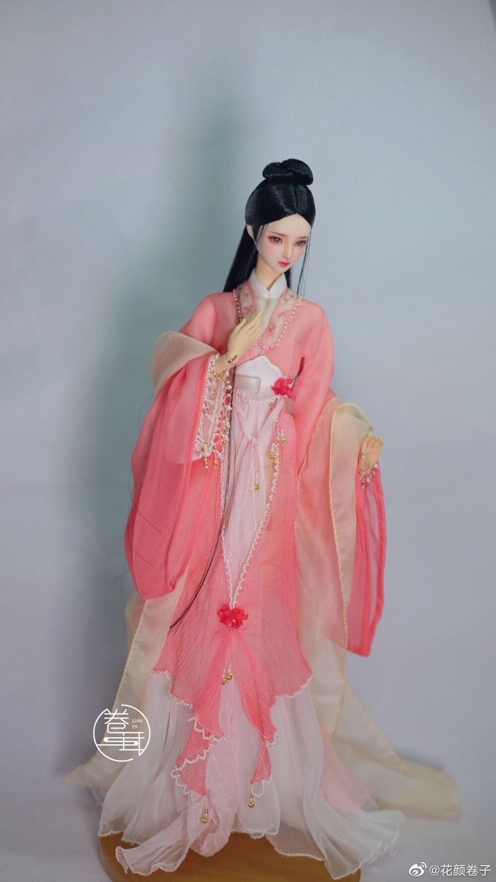 Elegant Yang Chaoyues Hanfu Style:Embracing the Splendor of Fengmings Inspiration Elegant Yang Chaoyues Hanfu Style:Embracing the Splendor of Fengmings Inspiration