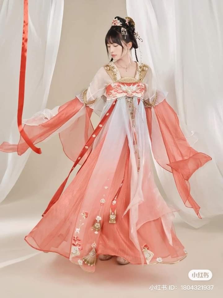 Ancient Charm in Summer:Womens Traditional Chinese Clothing and the Beauty of Hanfu Ancient Charm in Summer:Womens Traditional Chinese Clothing and the Beauty of Hanfu